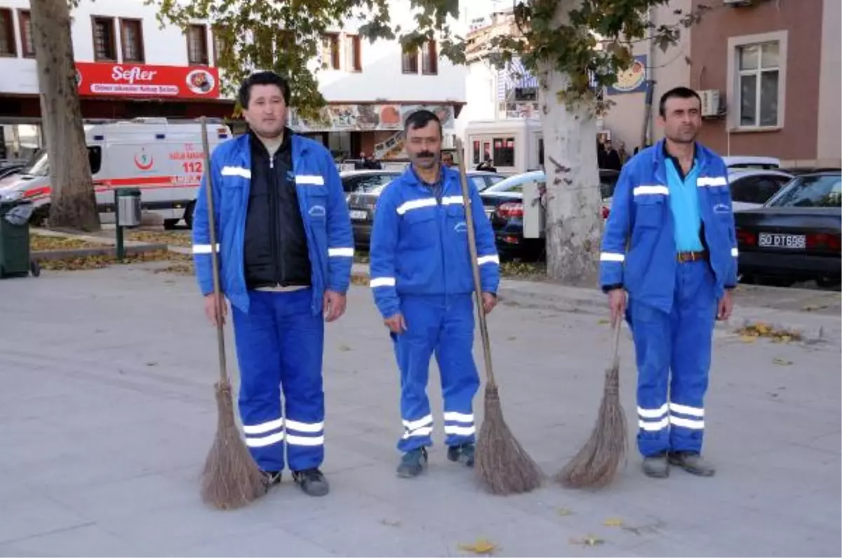 Tokat\'ta Yaşam Atatürk İçin 2 Dakika Durdu