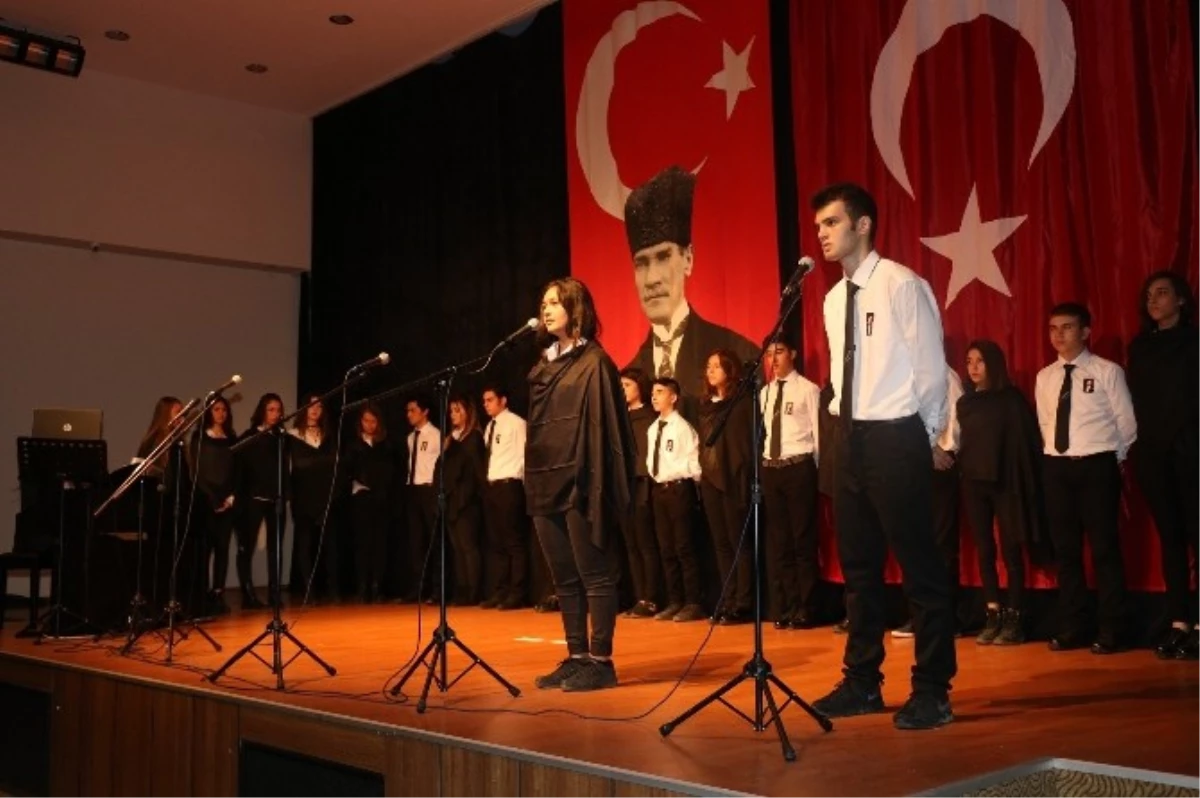 Turgutlulu Gençler Atatürk\'ü Andı
