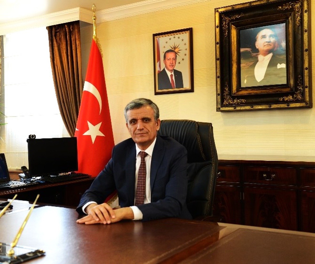 Vali Özefe: "Gazi Mustafa Kemal Atatürk\'ü, Minnet ve Şükranla Anıyoruz"