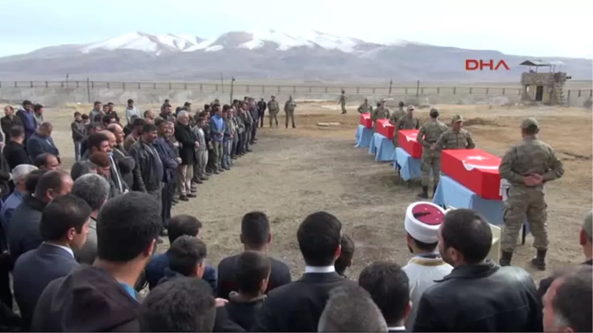 Van Başkale\'de PKK\'nın Şehit Ettiği 3 Korucunun 23 Çocuğu Yetim Kaldı