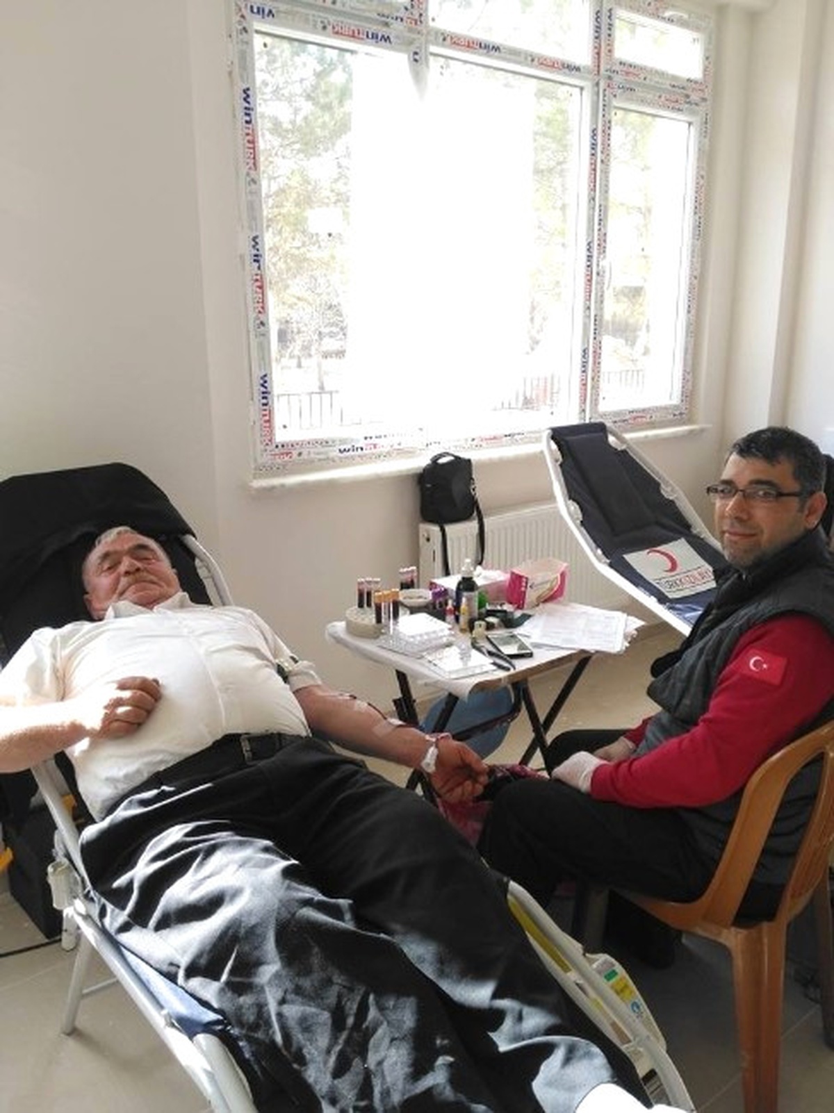 26 Kere Kan Bağışı Yapan Azaya Takdir Belgesi