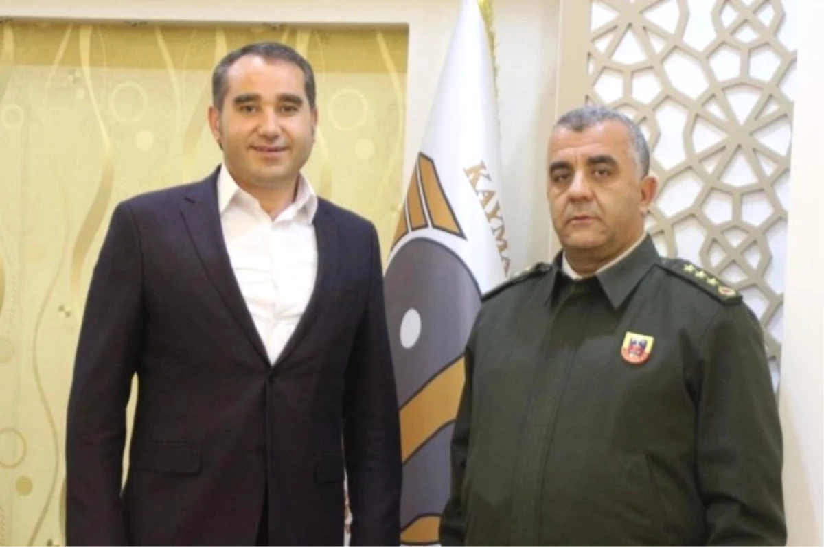 Alay Komutanı Akça\'dan Belediye Başkanı Elma\'ya Ziyaret