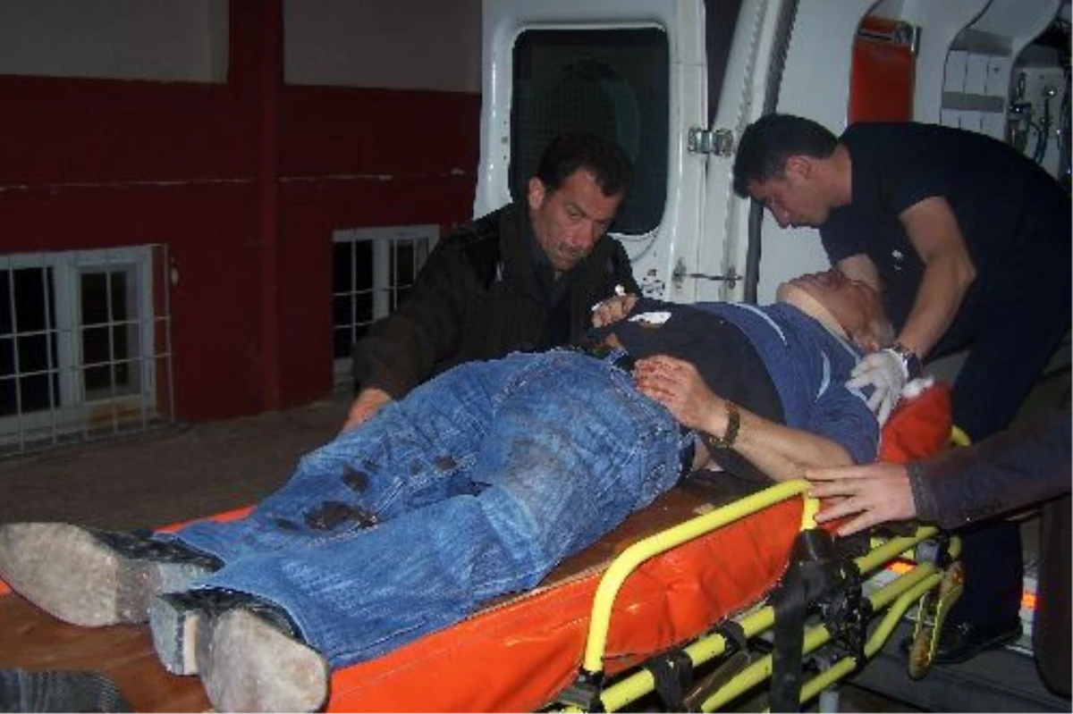 Besni\'de Trafik Kazası: 2 Yaralı