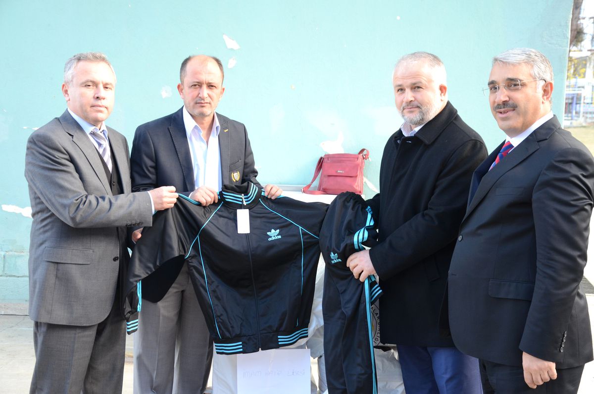 BTB ve BUTSO\'dan öğrencilere giyim yardımı