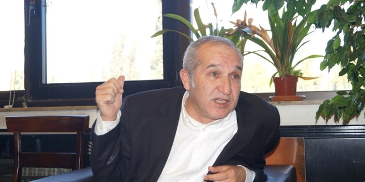 Cumhuriyet Gazetesi İcra Kurulu Başkanı Atalay, Havalimanında Gözaltına Alındı (1)
