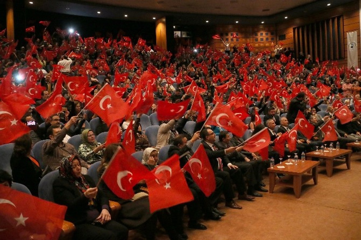 Denizli\'de Atatürk, Sevdiği Şarkılarla Anıldı