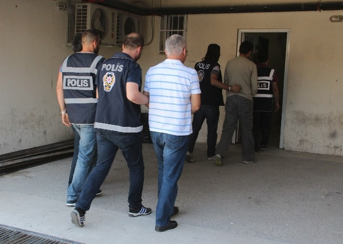 Elazığ\'da PKK\'dan Gözaltına Alınan 11 Kişi Adliye\'de