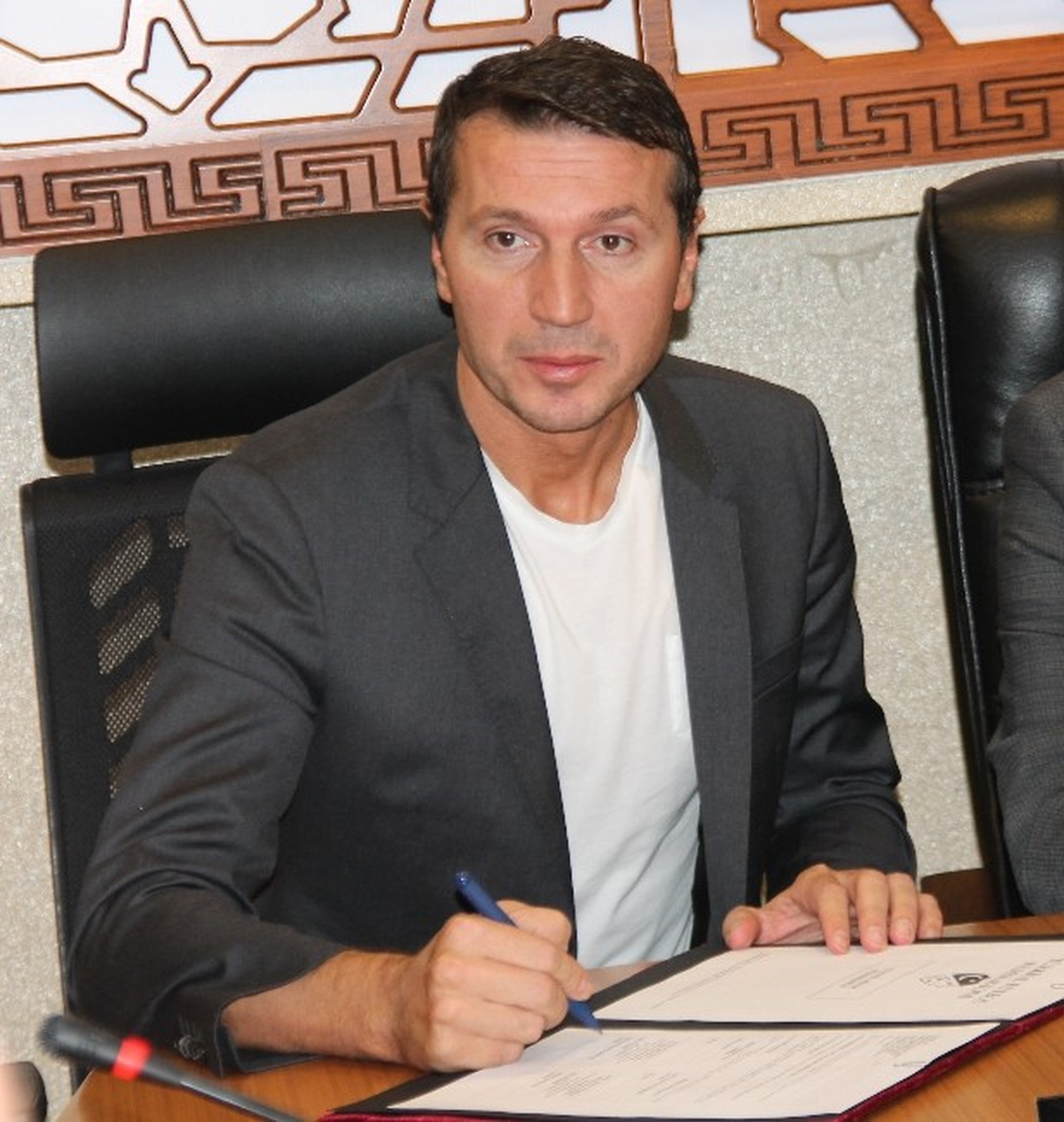 Elazığspor, Bayram Bektaş\'la 1,5 Yıllık Sözleşme İmzaladı