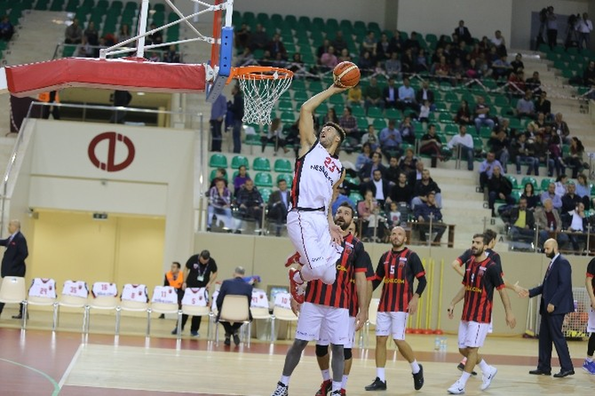 Nesine.com Eskişehir Basket, Pertevniyal Gençlik\'e Konuk Oluyor
