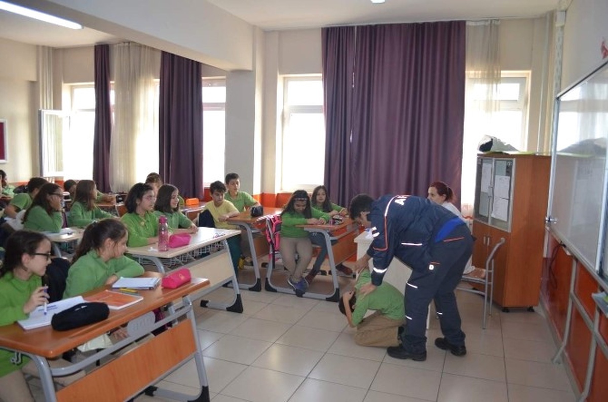 Ortaokul Öğretmen ve Öğrencilerine Afet Bilinci