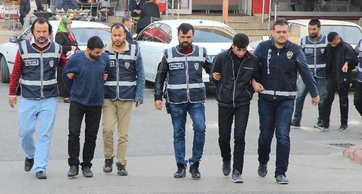 Otomobil Hırsızları Tutuklandı