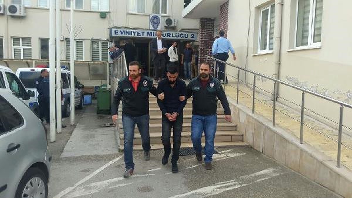 Otomobilin Yakıt Deposunda 12 Kilo Esrar Ele Geçirildi