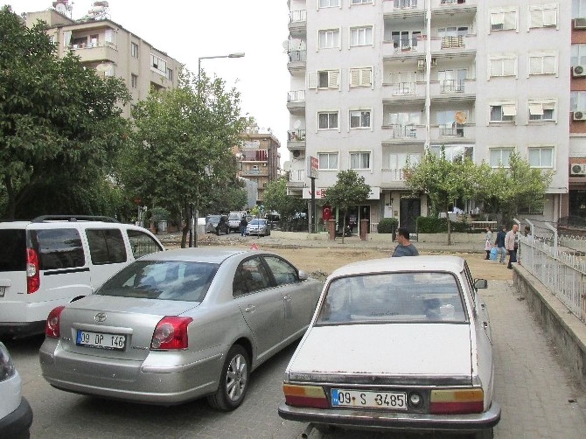 Plansız Kazılar, Aydın\'da Trafiği Çıkmaza Soktu