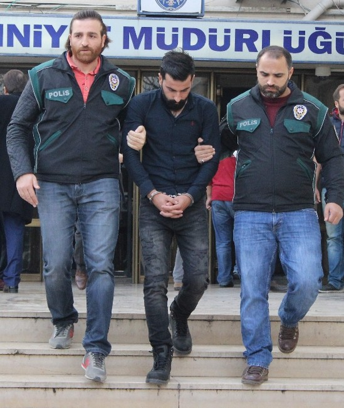 Polisin Durdurduğu Otomobilin Benzin Deposundan 12 Kilo Esrar Çıktı