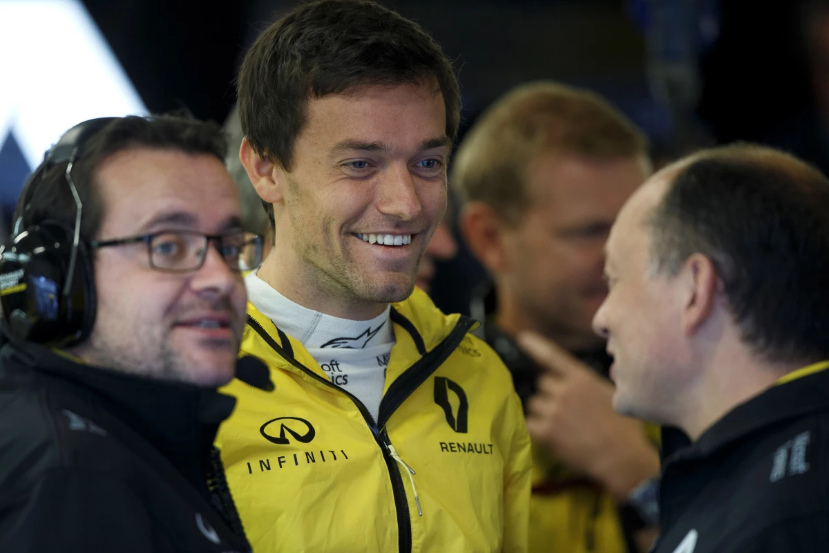 Renault Sport Formula 1 Takımı 2017\'de Jolyon Palmer\'la Devam Ediyor