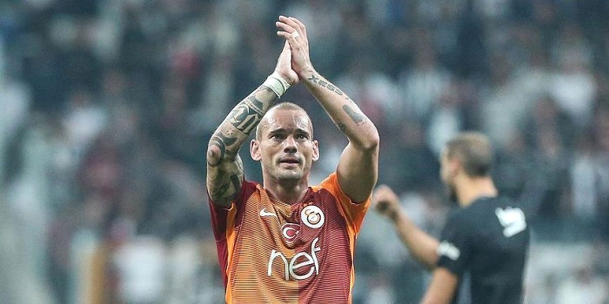 Riekerink\'in Derbide Kozu Sneijder!