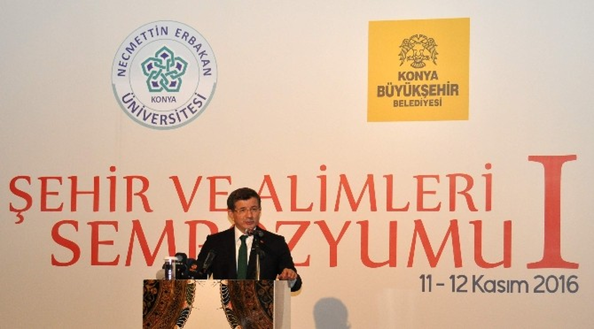 Şehir ve Alimleri" Sempozyumu Ahmet Davutoğlu\'nun Katılımıyla Başladı