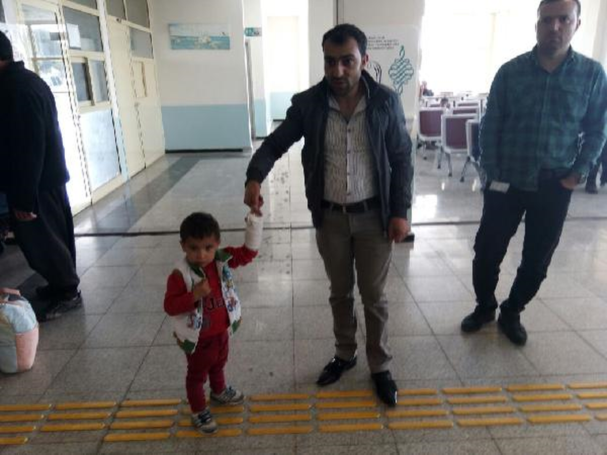 Siverek\'te Yolcu Minibüsü ile Kamyon Çarpıştı: 10 Yaralı