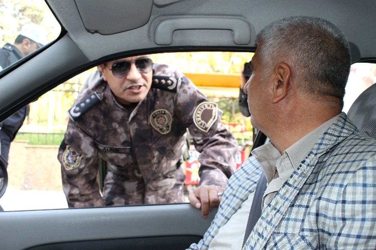 Uygulamaya Katılan Emniyet Müdürü Metin Alper, Emniyet Kemeri Kullanan Sürücülere Teşekkür Etti
