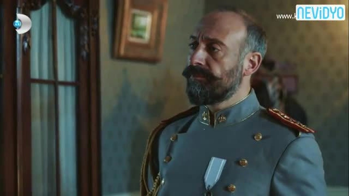 Vatanım Sensin"De İzleyicileri Ekrana Kilitleyen Atatürk Sahnesi