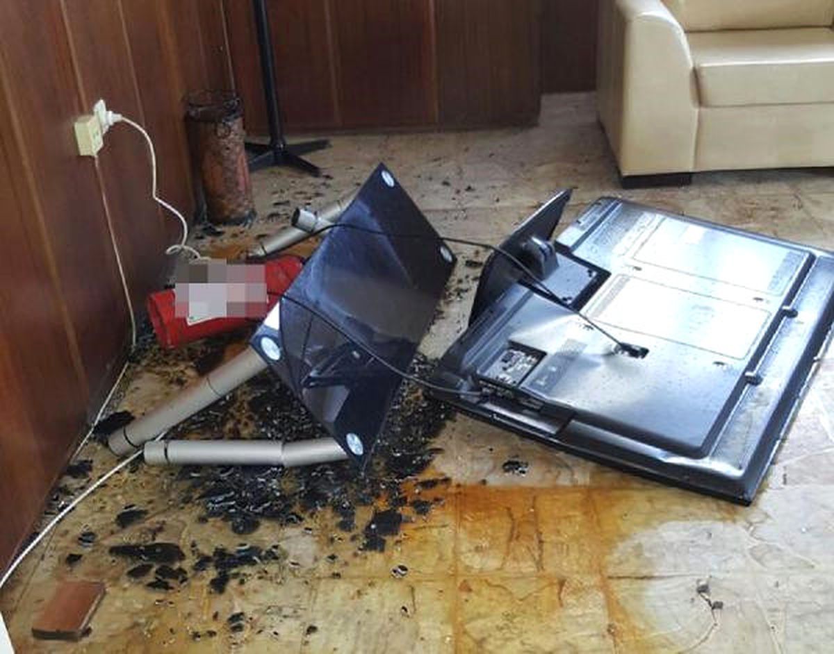 Yangın Söndürme Tüpü Patladı Televizyon Parçalandı