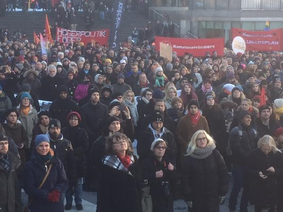 500 Irkçı Göstericiyi 500 Polis Korudu