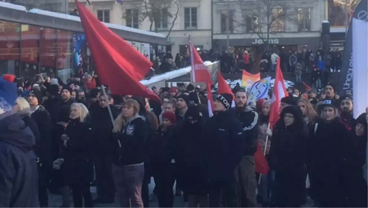 500 Irkçı Göstericiyi 500 Polis Korudu