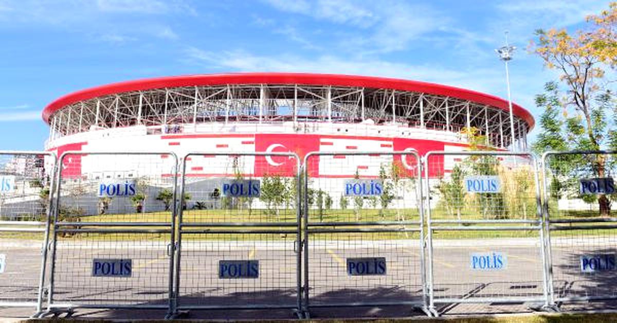 Antalya Stadyumu\'nda Milli Maç İçin Üst Düzey Güvenlik