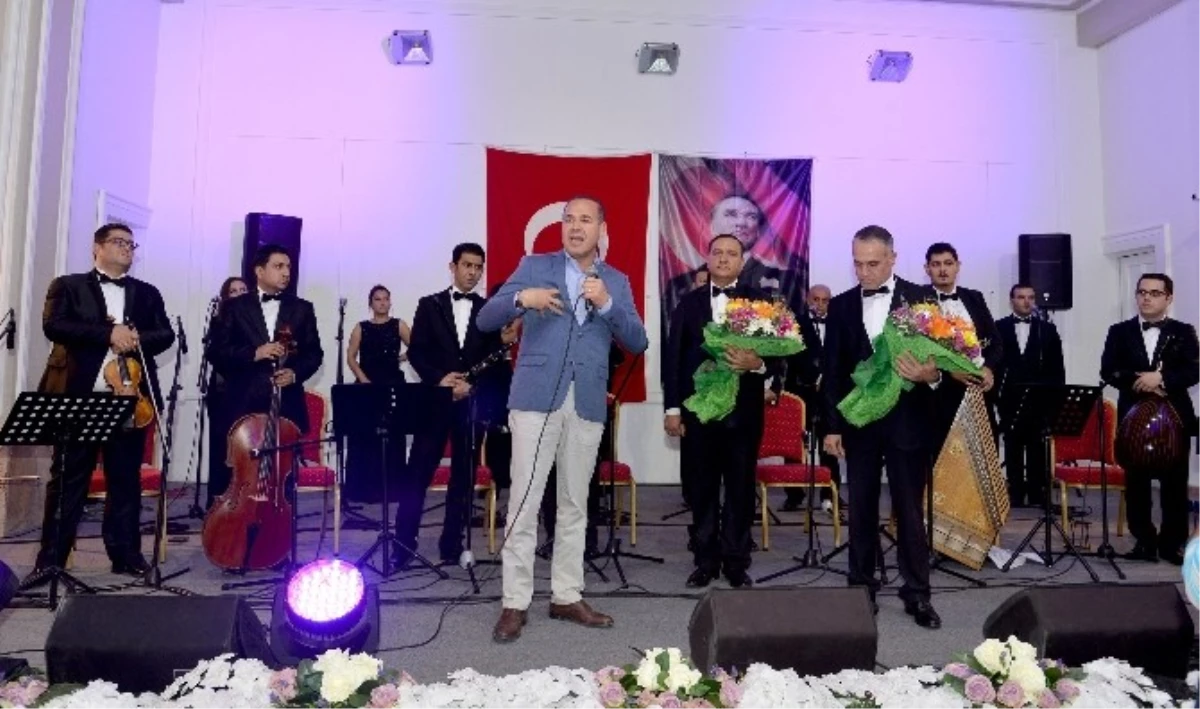 Atatürk\'ün Sevdiği Şarkılar Adana\'da Yankılandı