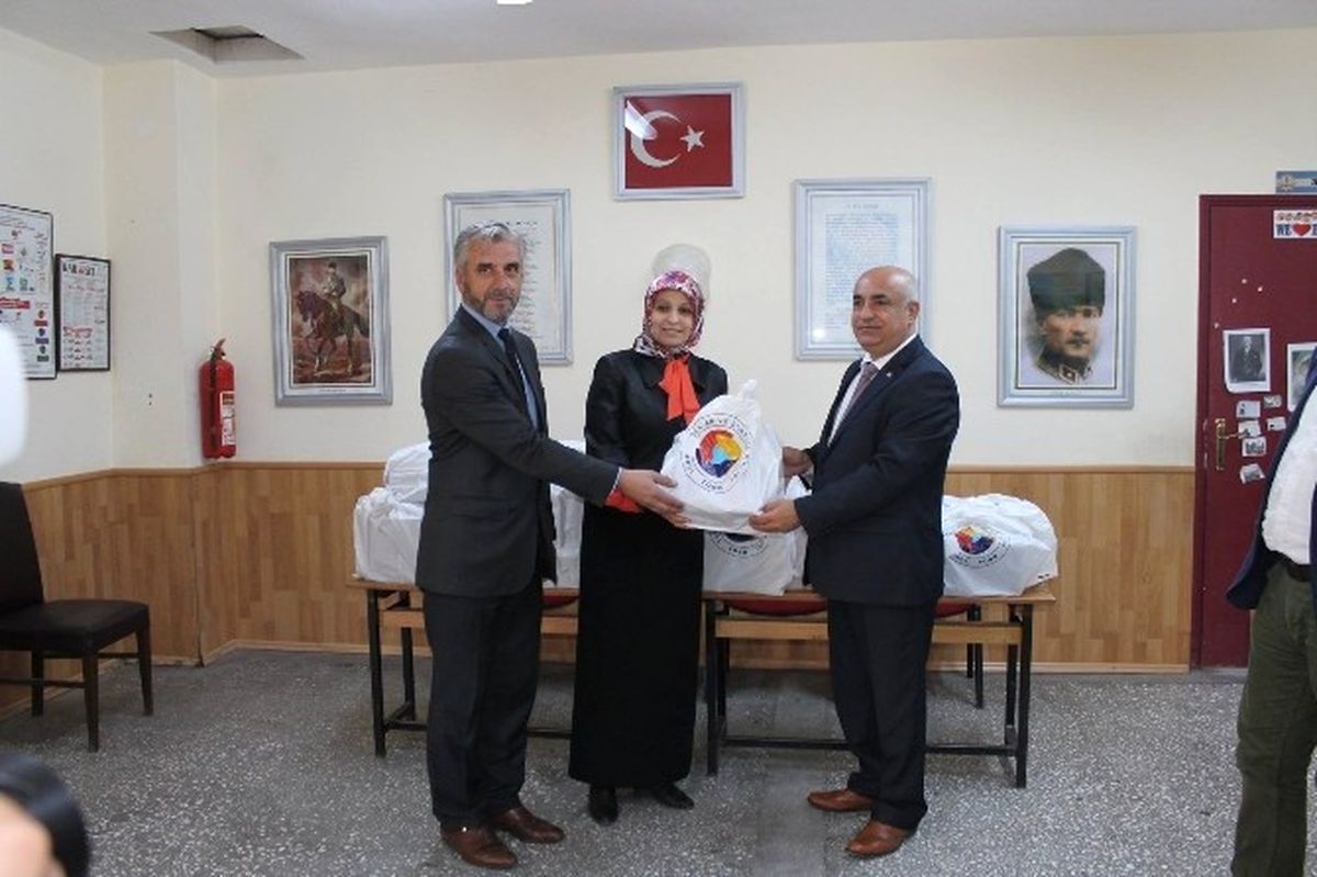 Bilecik Tso\'dan Öğrencilere Giyim Yardımı