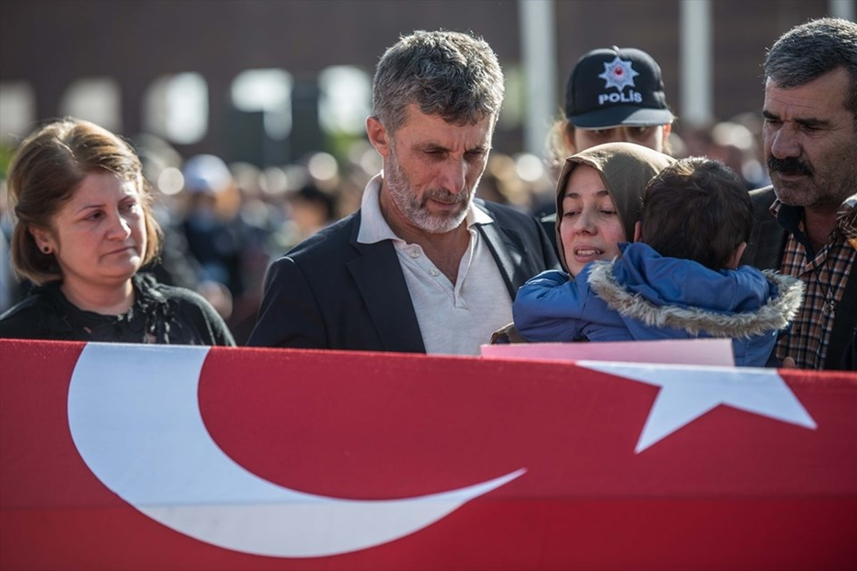 Dha Yurt-Şehit Kaymakam Toprağa Veriliyor