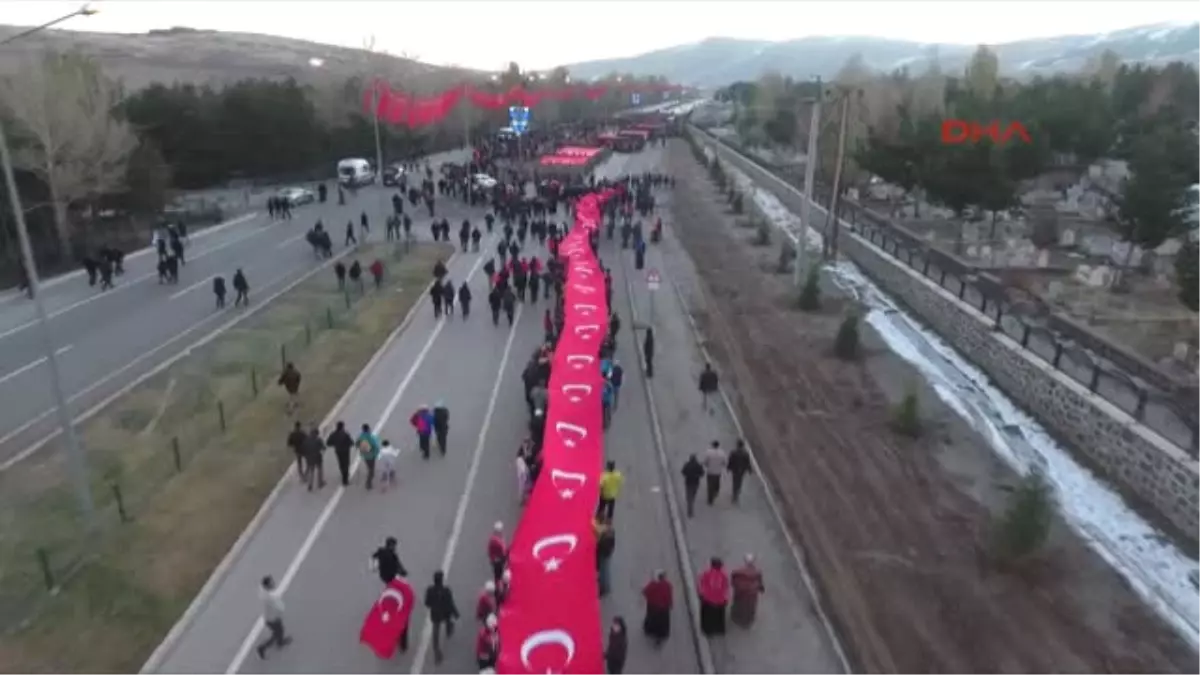 Erzurum 20 Bin Erzurumlu, 139 Yıl Önce Atalarının Yaptığı Gibi Aziziye Tabyaları\'na Yürüdü