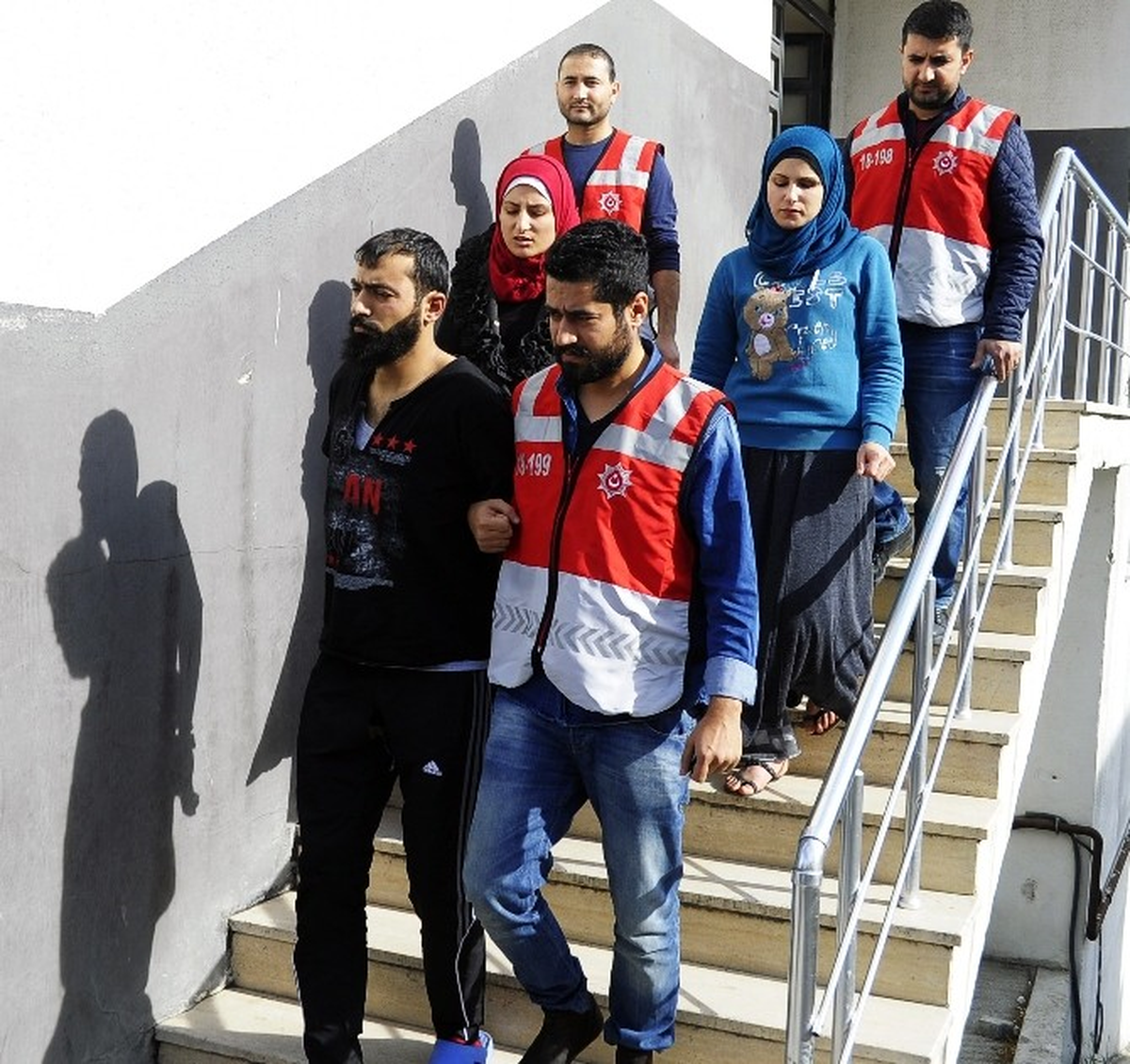 Esenyurt\'taki Cinayet Zanlıları Adliyeye Sevk Edildi