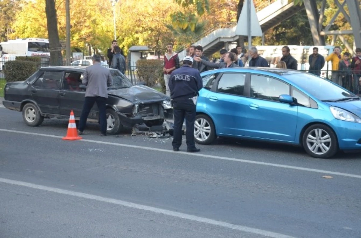 Fatsa\'da Trafik Kazaları: 2 Yaralı