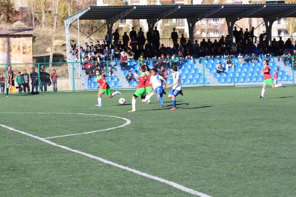 Hakkari Gücü\'nün Bayanları Gaziantep Gazikent\'i 3-0 Yendi
