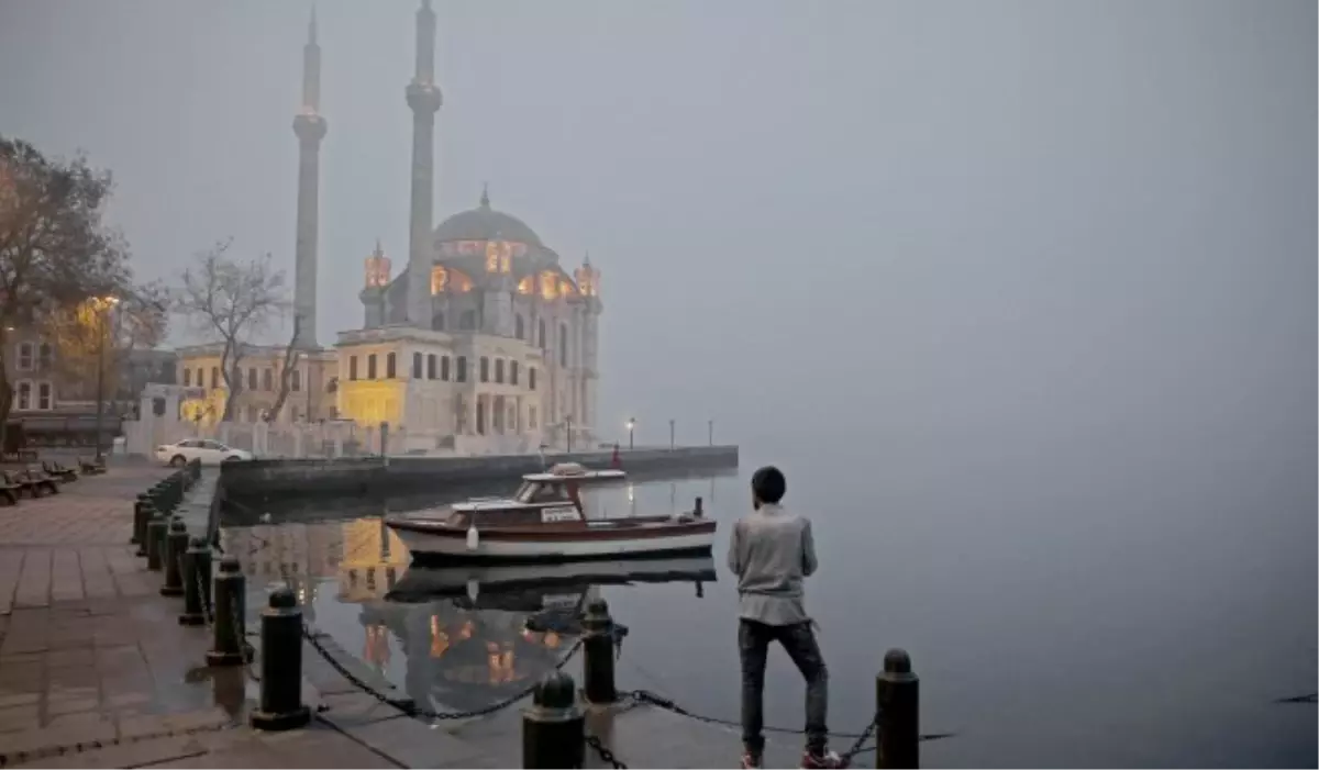 İstanbul Sis ile Uyandı