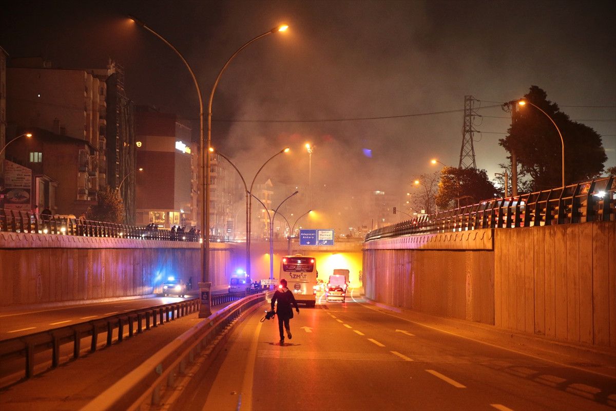 Kocaeli\'de Tüneldeki Otomobil Yangını Trafiği Aksattı