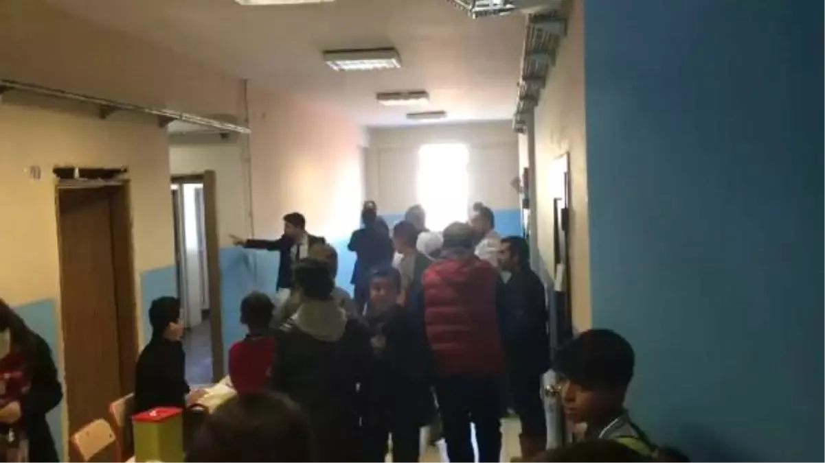 Okulda Öğretmenlerle Sağlıkçılar Tekme Tokat Kavga Etti