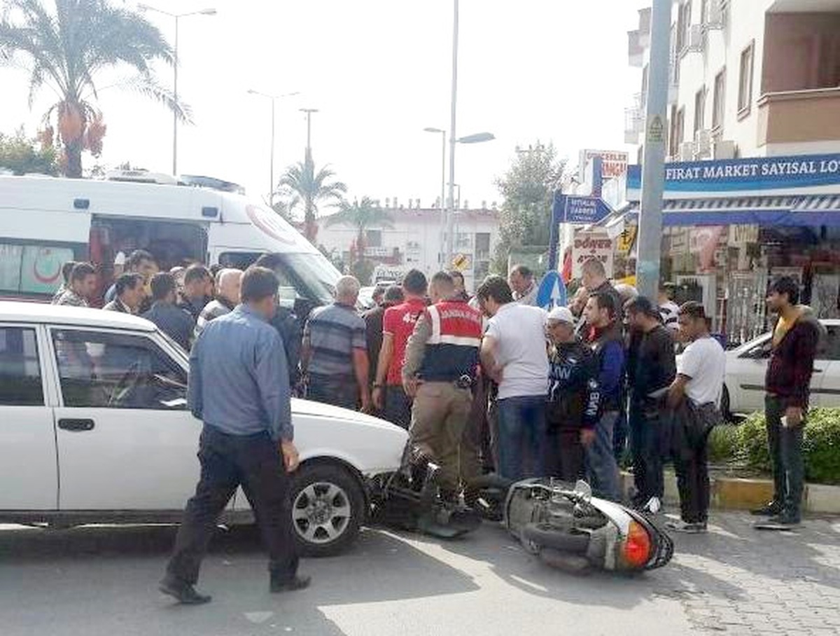 Otomobilin Çarptığı Motosikletli Ölümden Döndü