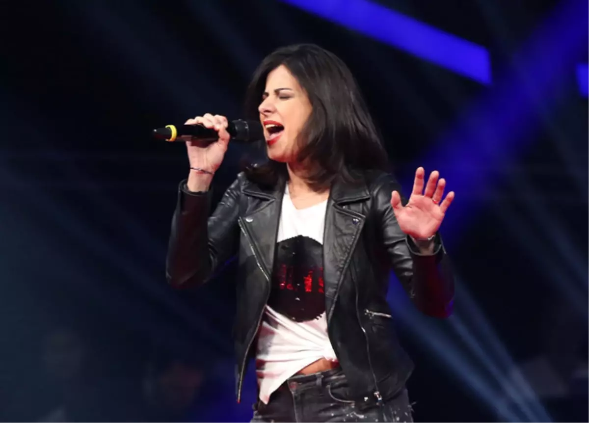 Sahneyi Yıktı Geçti! Tüm Jüri Üyelerini Döndürdü