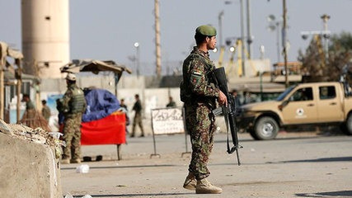 Taliban Afganistan\'daki NATO Hava Üssüne Bombalı Saldırı Düzenledi