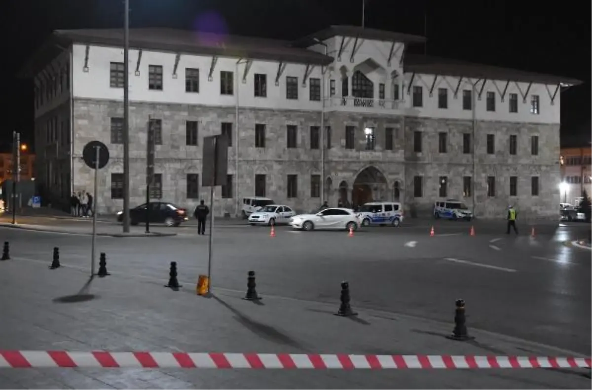 Tarihi Jandarma Binası Önüne Bırakılan Kağıt Poşet, Tedirginlik Yarattı