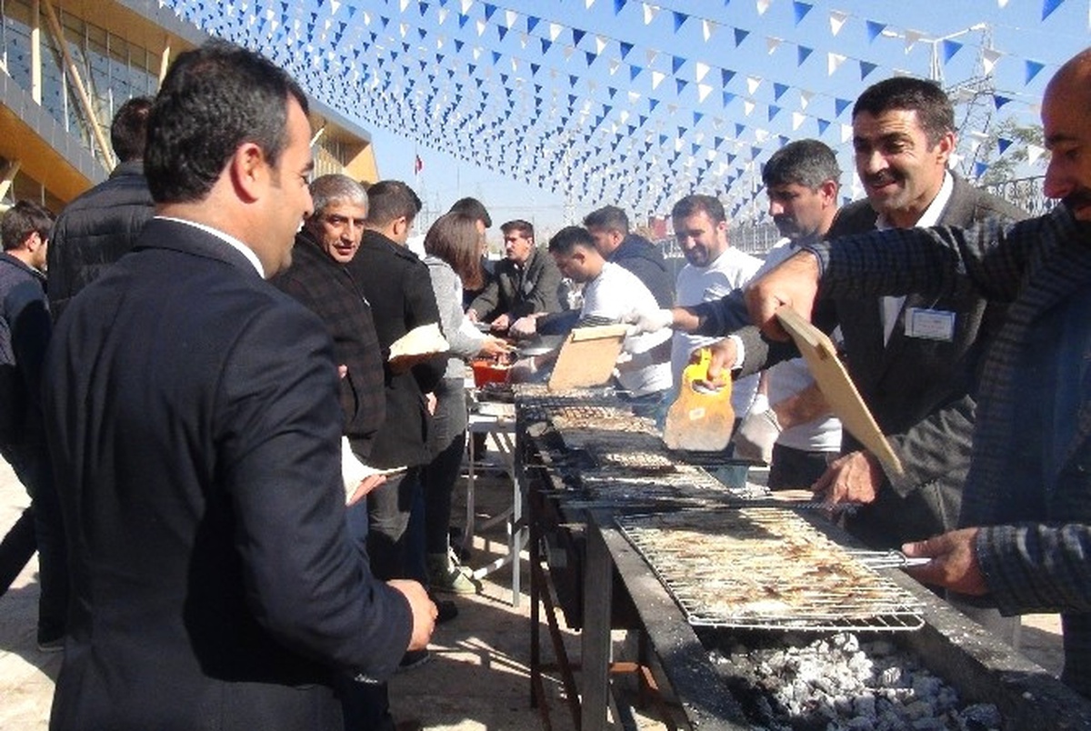 Turizmcilere İnci Kefali ve Ayran Aşı İkramı