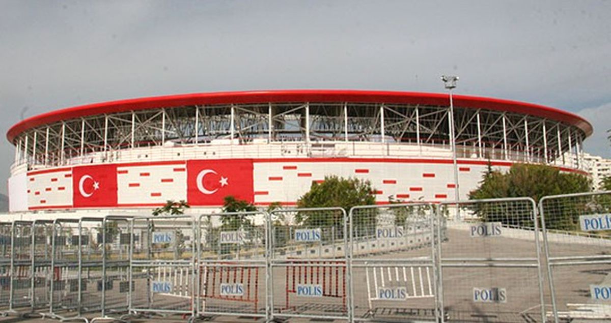 Türkiye-Kosova Maçı İçin Stat Çevresinde Güvenlik Üst Düzeye Çıkarıldı