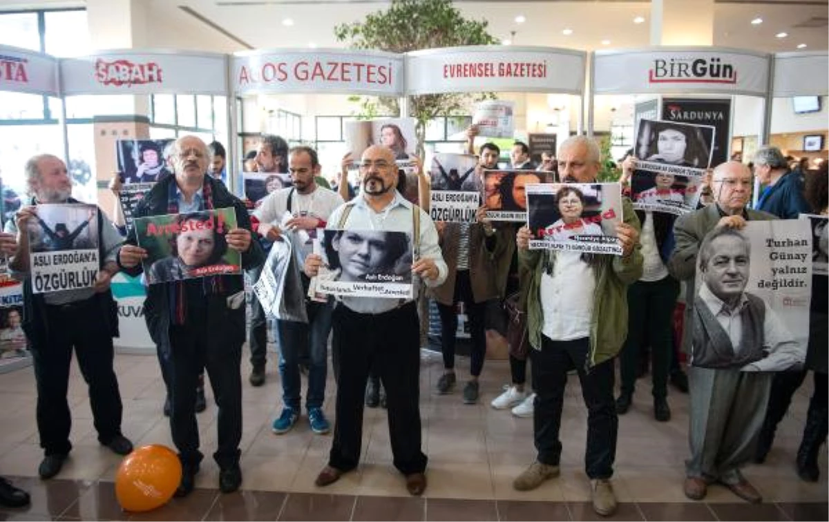 Tüyap Kitap Fuarında Tutuklu Yazarlar ve Gazeteciler İçin Eylem