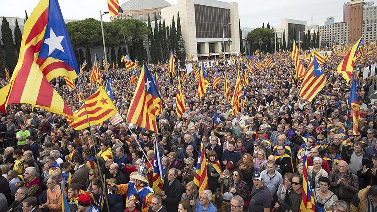 Barcelona\'da Ayrılıkçı Katalan Siyasetçilere Destek Gösterisi