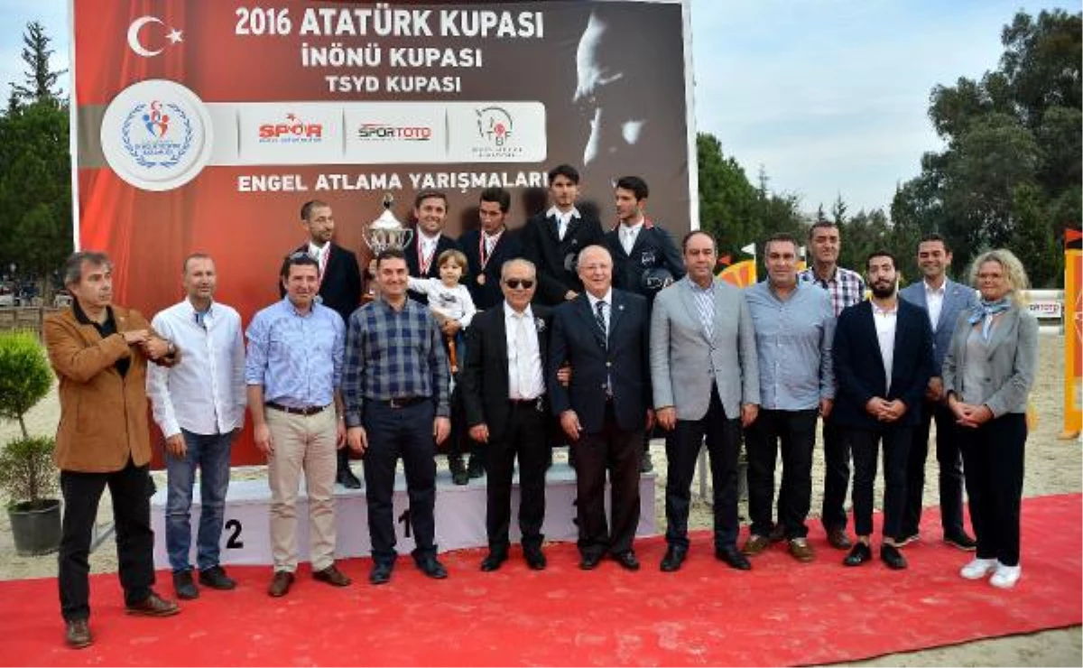Binicilikte Atatürk Kupası\'nı Hasan Şentürk Kazandı