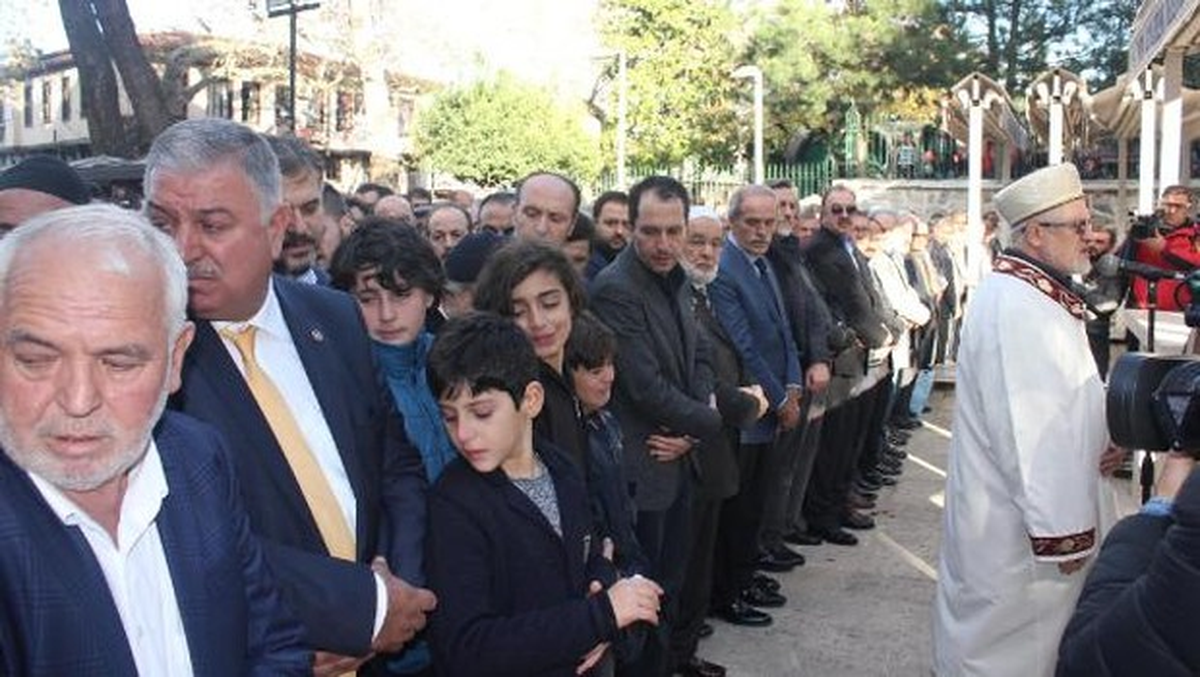 Erbakan\'ın Dünürü Altınöz\'ün Cenazesi Toprağa Verildi