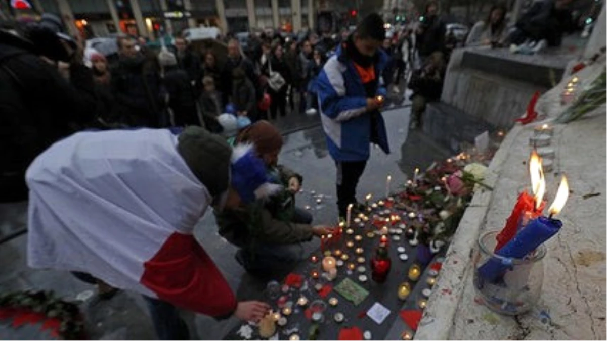 Fransa Paris Saldırılarının Yıldönümünde Kurbanları Anıyor