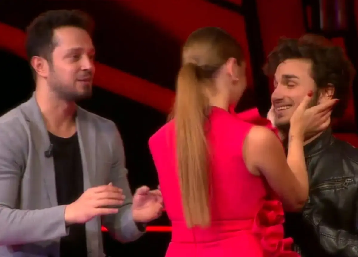 Hadise ve Murat Boz Taylan\'ı Takımlarına Katmak İçin Her Şeyi Denedi!